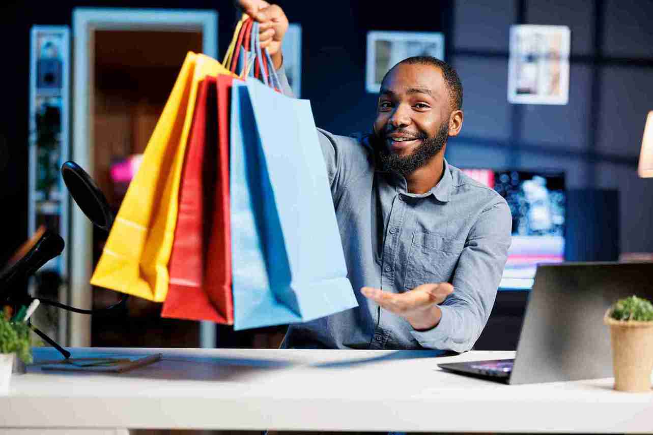 AI Enhances Online Shopping Experiences